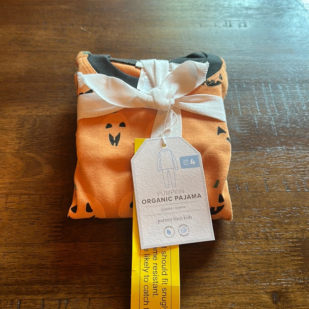 NEW Pottery Barn Kid size 4 Halloween pajamas PJs